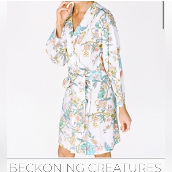 Plum Pretty Sugar Beckoning Creatures Floral Robe Small - Picture 1 of 12